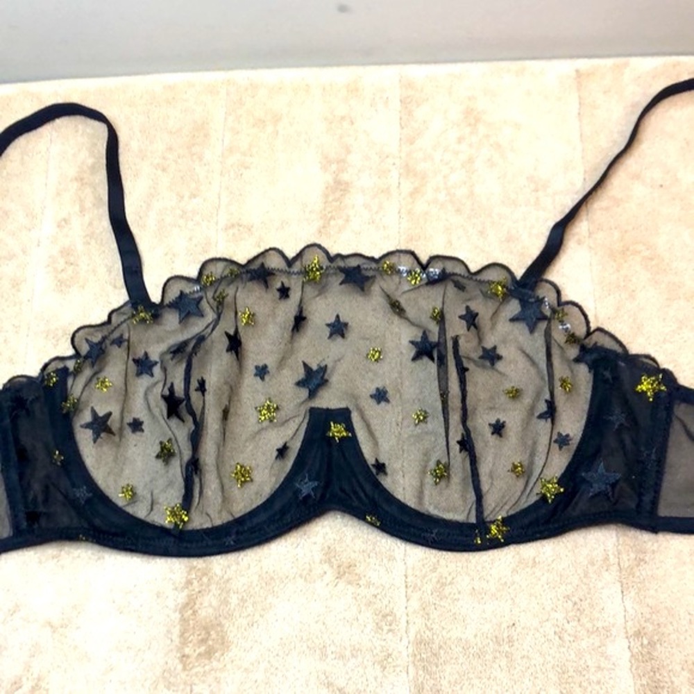 VICTORIA’S SECRET lace bra